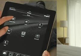 Après l'application iPad de My Home par Legrand (depuis 2011) SFR présente la télécommande de son mobile via la box premium